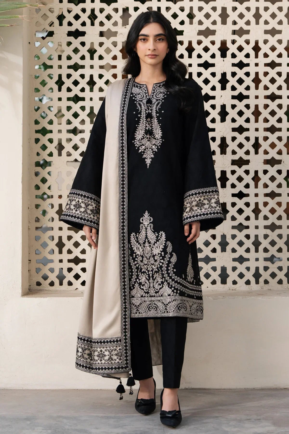 3 PC EMBROIDERED SUIT - BG848
