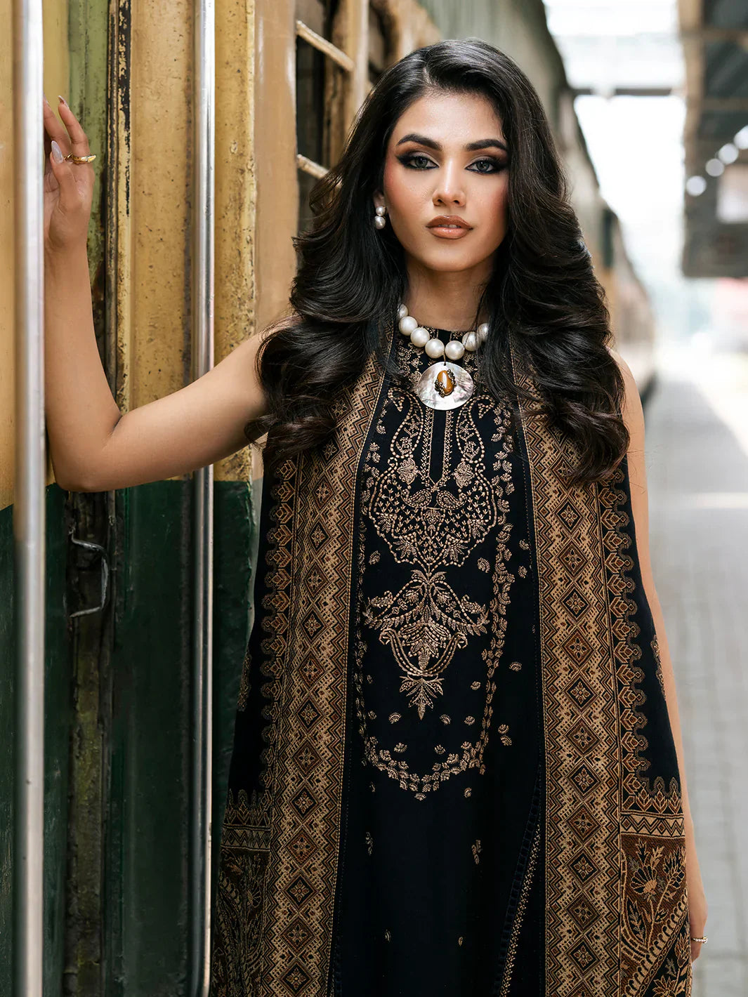 3 PC EMBROIDERED SUIT - BG850