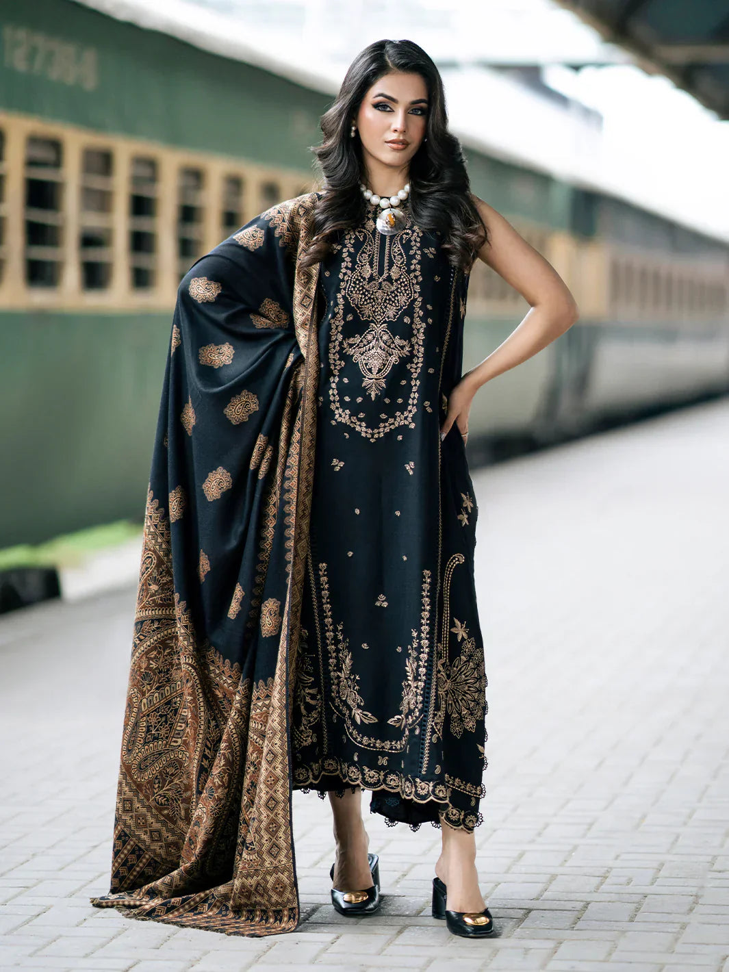 3 PC EMBROIDERED SUIT - BG850